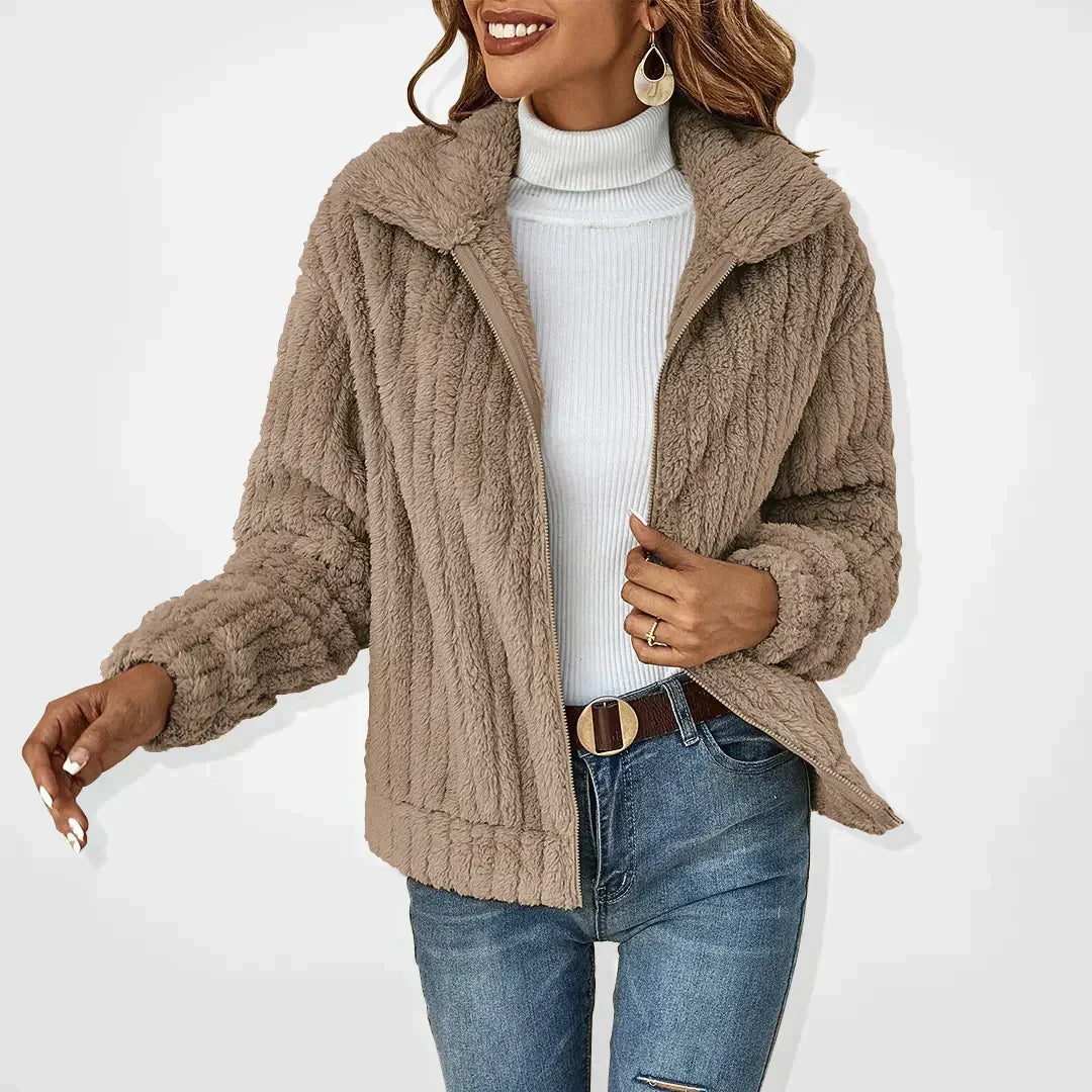 Aveline Women's Elegant Jacket | Plush Texture, Warmth Without Bulk 4