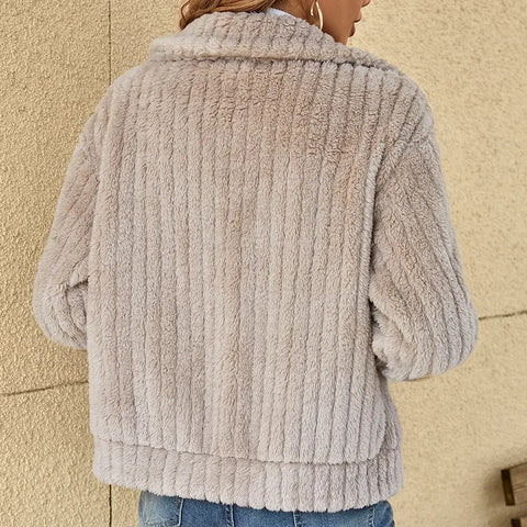 Aveline Women's Elegant Jacket | Plush Texture, Warmth Without Bulk 5