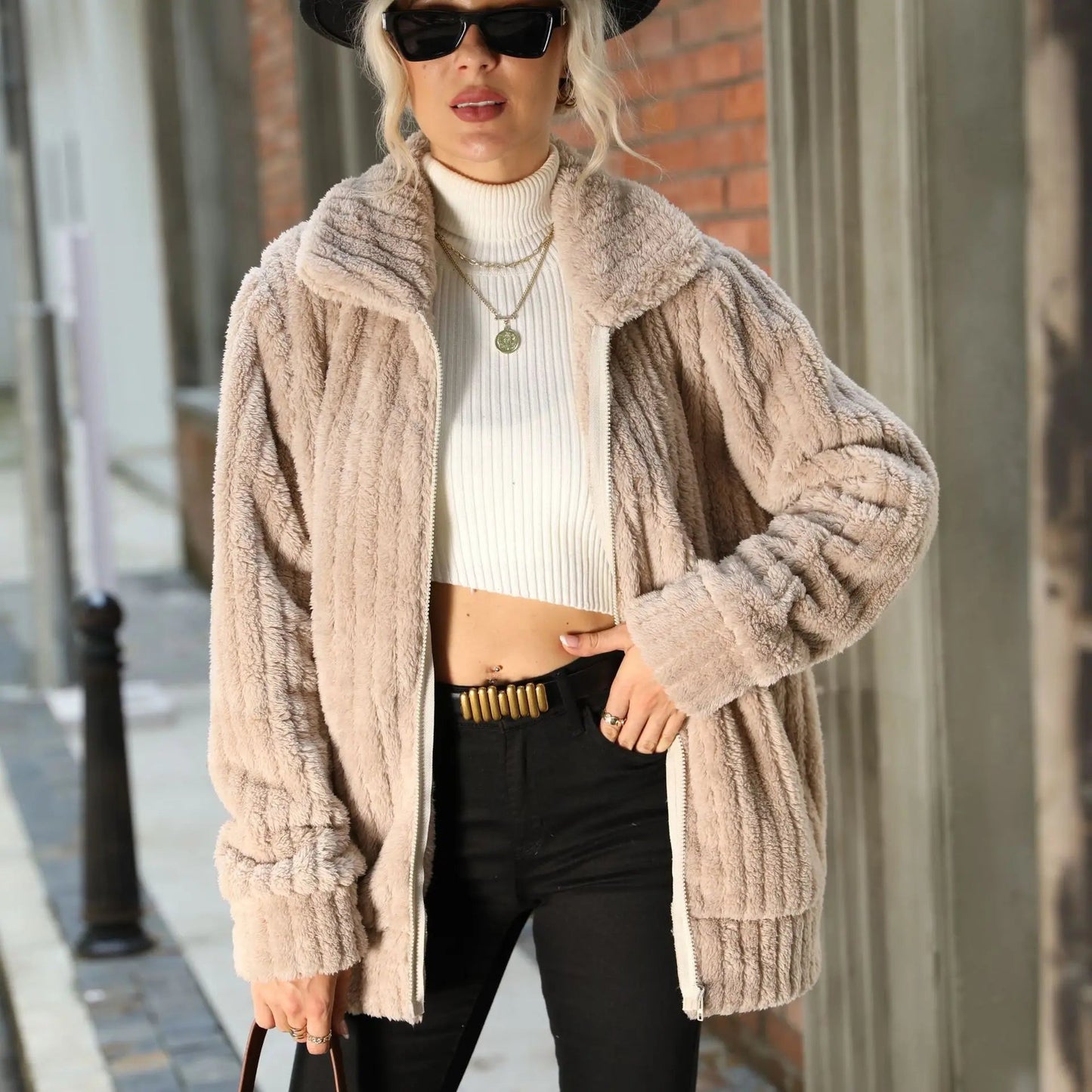 Aveline Women's Elegant Jacket | Plush Texture, Warmth Without Bulk 8
