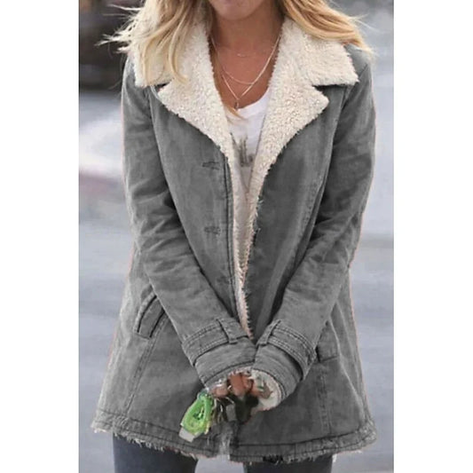 Brynn Women’s Sherpa-Lined Coat featuring a tailored fit and practical front pockets, perfect for warmth and style in cold weather. 0