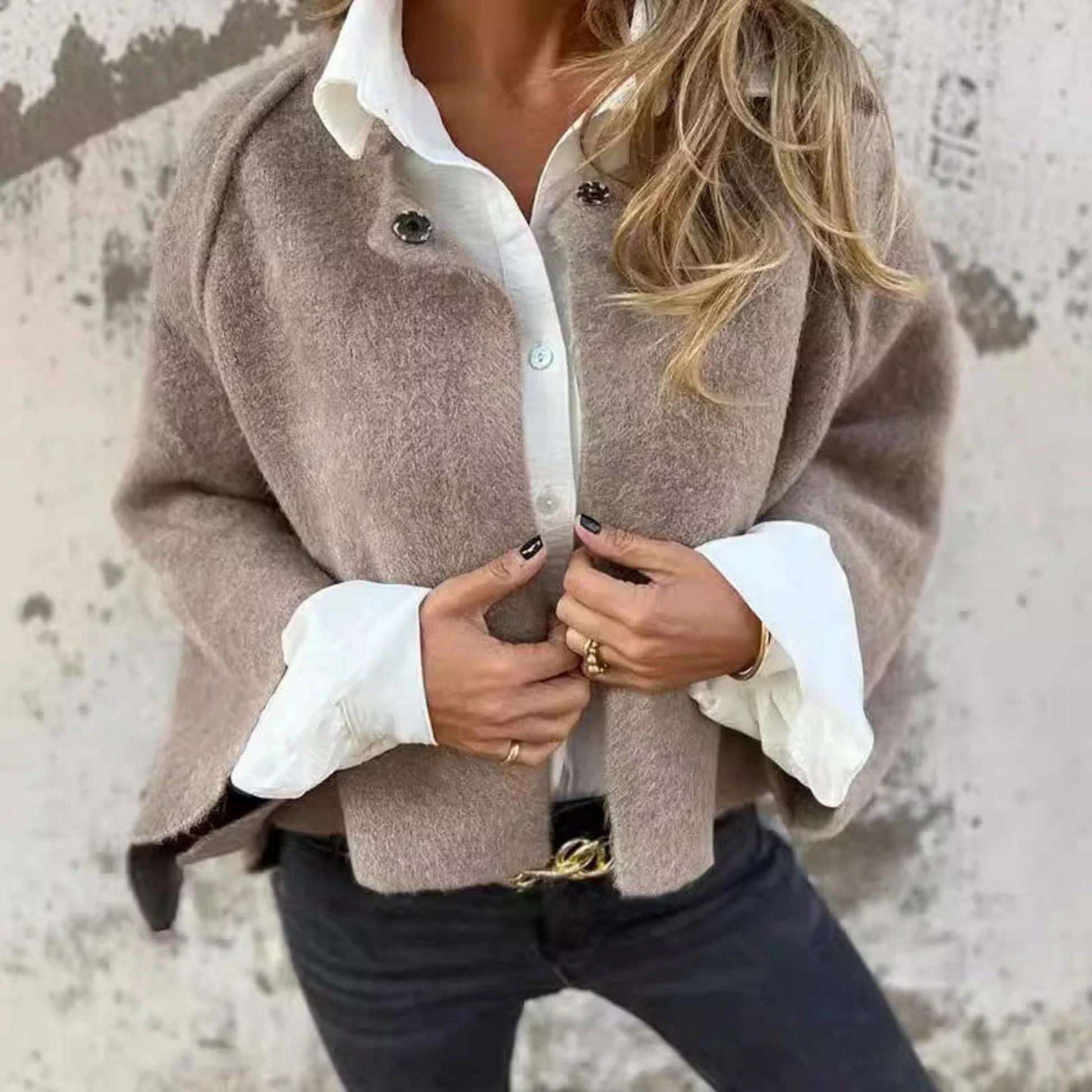 Vera Women's Wool Coat | Elegant Design, Classic Silhouette, Winter Essential 4